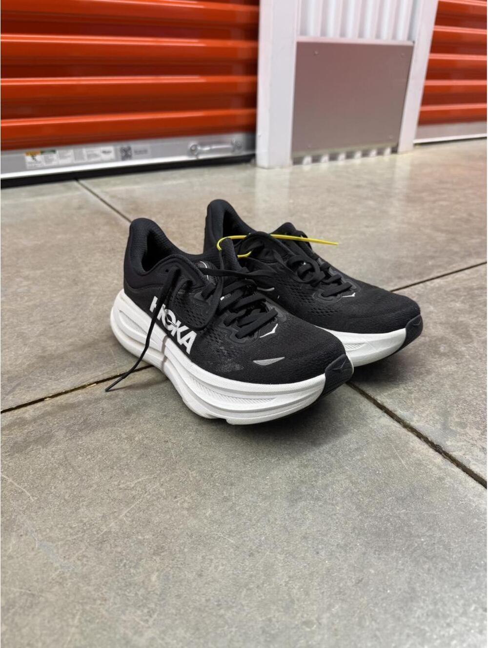 hoka one one bondi 9 wide black and white running gym shoes size 8.5 WOMENS